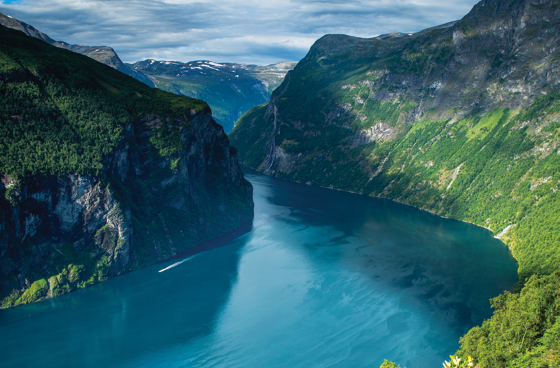 Norway: Natural Wonders, Country Traditions, and City Life with Vibes